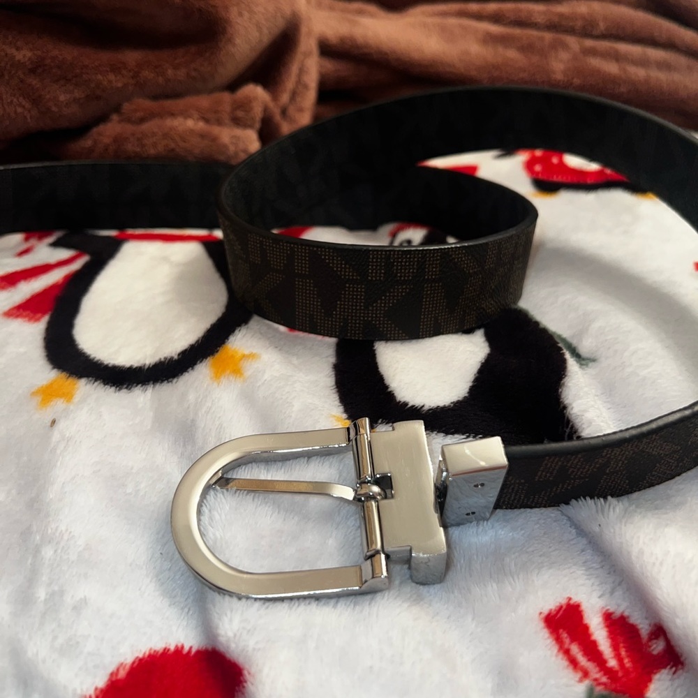 Double sided MICHEAL KOARS belt. size 8/10/12
